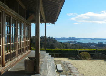 ���_�t����̒��]