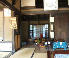 �Ƃ̒��̗l�q